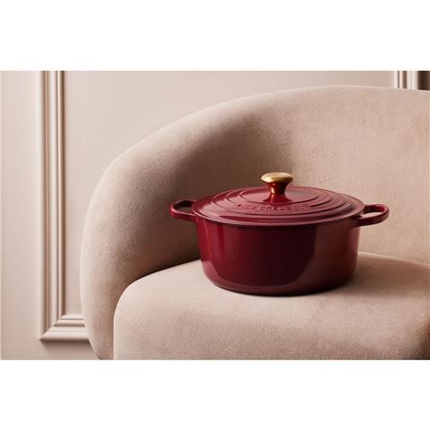 Le Creuset Signature Round Casserole Garnet 24cm/4.2L - Peter's of Kensington