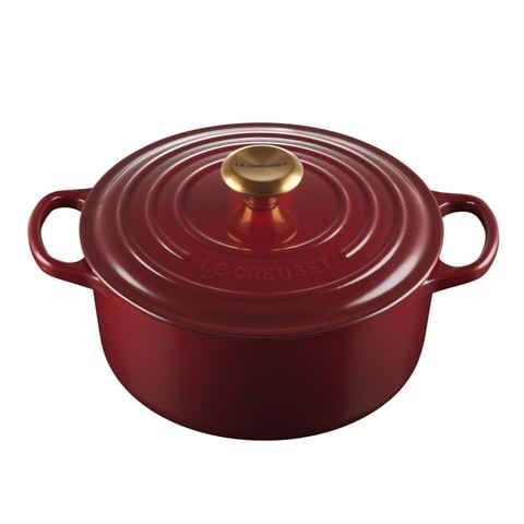 Le Creuset Signature Round Casserole Garnet 24cm/4.2L - Peter's of Kensington