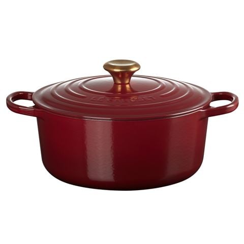 Le Creuset Signature Round Casserole Garnet 26cm/5.3L - Peter's of Kensington