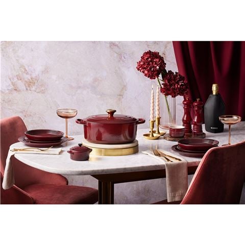 Le Creuset Signature Round Casserole Garnet 28cm/6.7L - Peter's of Kensington