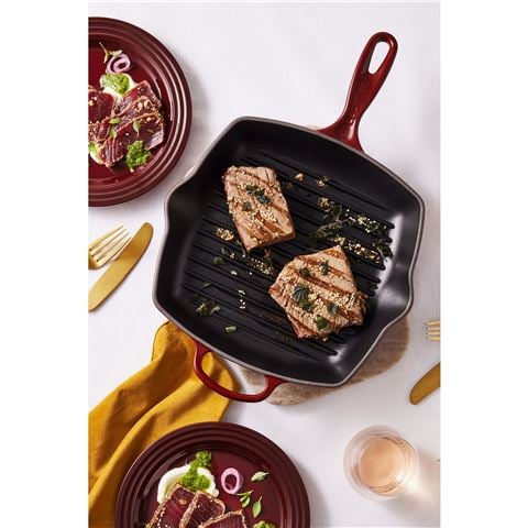 Le Creuset Signature Square Grillit Garnet 26cm - Peter's of Kensington