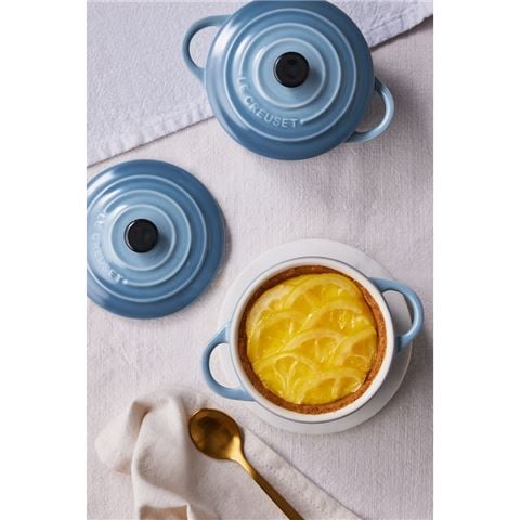 Le Creuset Signature Round Casserole Chambray 24cm/4.2L - Peter's of Kensington