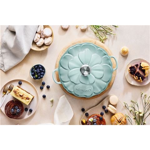 Le Creuset - Signature Petal Shallow Casserole Sea Salt 26cm