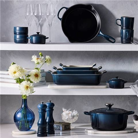 Le Creuset Signature Round Casserole Nuit 26cm/5.3L - Peter's of Kensington