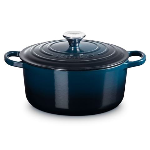 Le Creuset Signature Round Casserole Nuit 26cm/5.3L - Peter's of Kensington