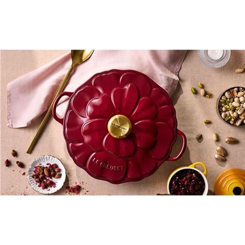 Le Creuset Signature Petal Shallow Casserole Garnet 26cm/2.2L - Peter's of Kensington