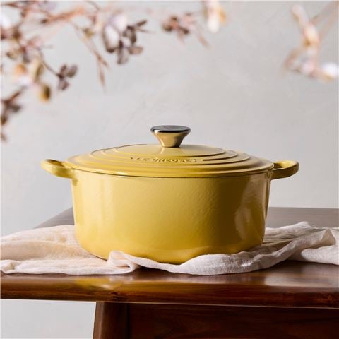 Le Creuset Signature Round Casserole Camomille 28cm/6.7L - Peter's of Kensington