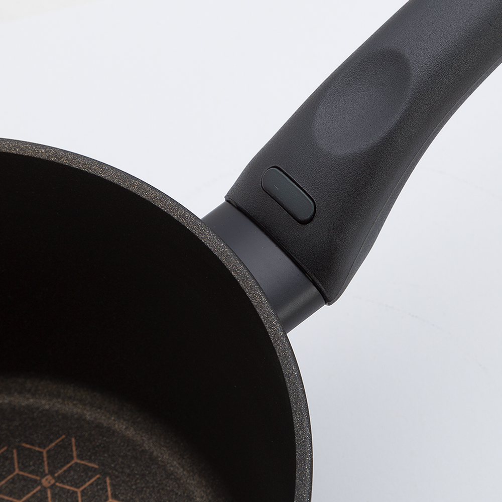 Essteele Per Salute Covered Saucepan 20cm/2.9L Peter's of Kensington