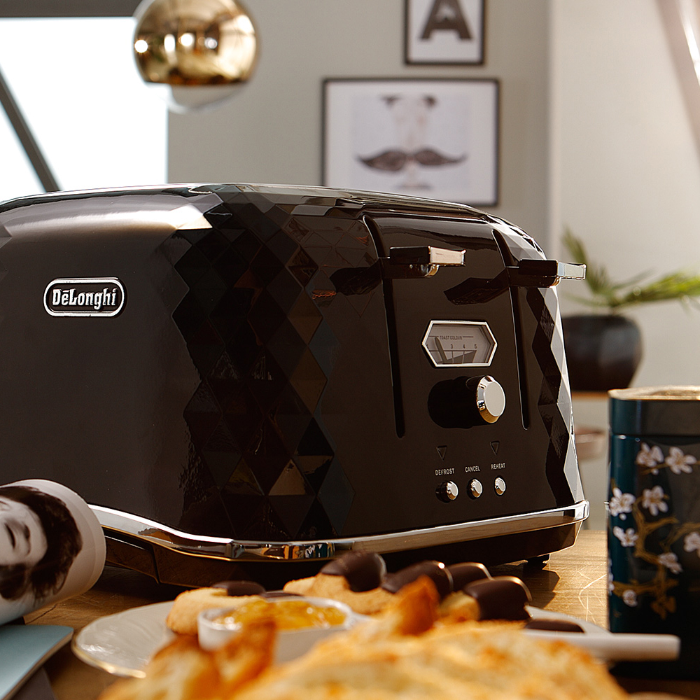 DeLonghi Brillante Four Slice Toaster CTJX4003 Black Peter's of